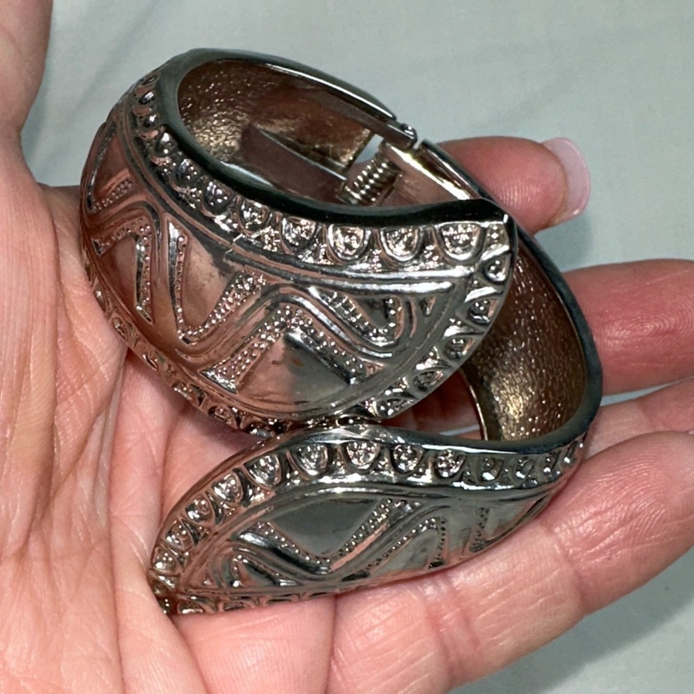 Silver hinge cuff Geometric Women's Bracelet - Picture 2 of 3